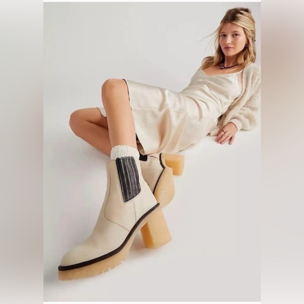 Free People James Chelsea Beige and Black Boots